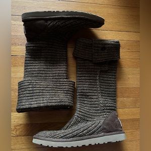 Ugg Classic Cardy Boot in Brown, Size 9